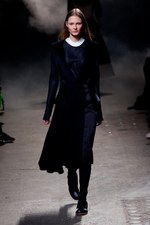 アガノヴィッチ 2012-13年秋冬コレクション - 哲学的世界観を広大な海のイメージに乗せて｜写真23