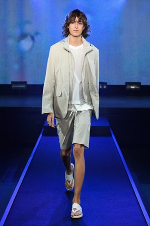 ディーベック 2018年春夏コレクション - "水"を受け入れ"雨"を弾く｜写真17