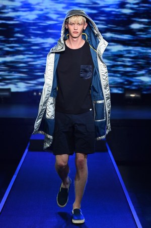 ディーベック 2018年春夏コレクション - "水"を受け入れ"雨"を弾く｜写真42