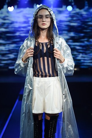 ディーベック 2018年春夏コレクション - "水"を受け入れ"雨"を弾く｜写真44