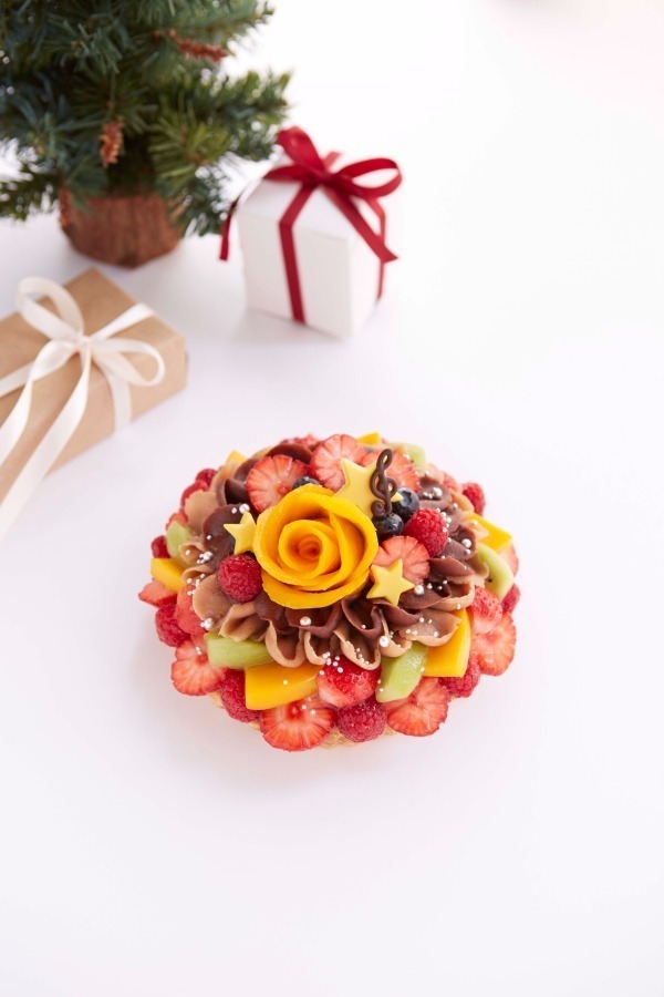 カフェコムサのクリスマス - 真っ赤なハート型ケーキや「あまおう」をお城のように飾ったケーキ｜写真4