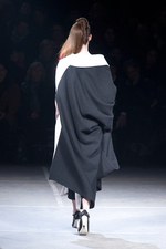 ヨウジヤマモト 2012-13年秋冬ウィメンズコレクション - 鮮やかに解き放たれたセクシャリティ｜写真24