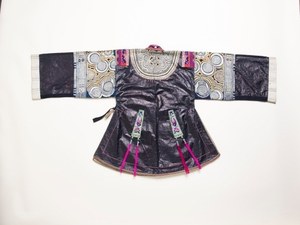 展覧会「ミャオ族の刺繍と暮らし展」中国の山岳に住む人々の美しい民族衣装と生活｜写真2