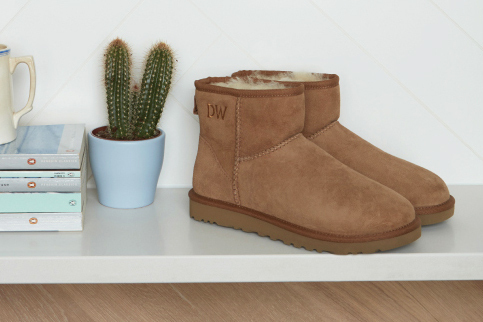 シープスキン UGG 刺繍口ゴイヤーマフ UGG (アグ) シープスキン イヤーマフ Sheepskin Embroidery