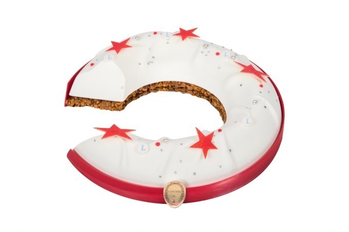 ダックワーズ｜ラデュレのクリスマスケーキ - 赤い星で飾ったヘーゼルナッツのリング型ムースなど