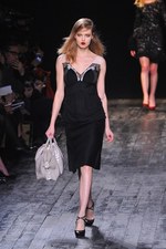 ニナ リッチ 2012-13年秋冬コレクション - 現在と過去を行き来するノスタルジックなコケティッシュガール｜写真5