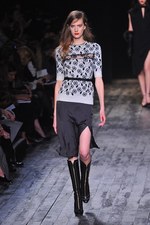 ニナ リッチ 2012-13年秋冬コレクション - 現在と過去を行き来するノスタルジックなコケティッシュガール｜写真10