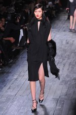 ニナ リッチ 2012-13年秋冬コレクション - 現在と過去を行き来するノスタルジックなコケティッシュガール｜写真11