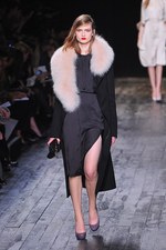 ニナ リッチ 2012-13年秋冬コレクション - 現在と過去を行き来するノスタルジックなコケティッシュガール｜写真12