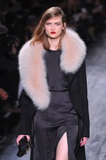 ニナ リッチ 2012-13年秋冬コレクション - 現在と過去を行き来するノスタルジックなコケティッシュガール｜写真13