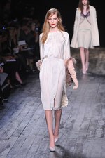 ニナ リッチ 2012-13年秋冬コレクション - 現在と過去を行き来するノスタルジックなコケティッシュガール｜写真14