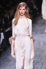 ニナ リッチ 2012-13年秋冬コレクション - 現在と過去を行き来するノスタルジックなコケティッシュガール｜写真15