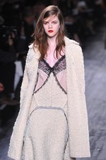 ニナ リッチ 2012-13年秋冬コレクション - 現在と過去を行き来するノスタルジックなコケティッシュガール｜写真17