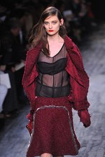 ニナ リッチ 2012-13年秋冬コレクション - 現在と過去を行き来するノスタルジックなコケティッシュガール｜写真20