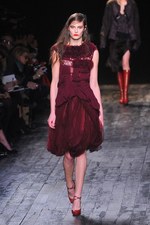 ニナ リッチ 2012-13年秋冬コレクション - 現在と過去を行き来するノスタルジックなコケティッシュガール｜写真21