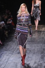 ニナ リッチ 2012-13年秋冬コレクション - 現在と過去を行き来するノスタルジックなコケティッシュガール｜写真23