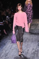 ニナ リッチ 2012-13年秋冬コレクション - 現在と過去を行き来するノスタルジックなコケティッシュガール｜写真27