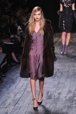 ニナ リッチ 2012-13年秋冬コレクション - 現在と過去を行き来するノスタルジックなコケティッシュガール｜写真30