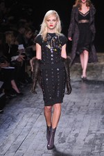 ニナ リッチ 2012-13年秋冬コレクション - 現在と過去を行き来するノスタルジックなコケティッシュガール｜写真31