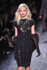 ニナ リッチ 2012-13年秋冬コレクション - 現在と過去を行き来するノスタルジックなコケティッシュガール｜写真32