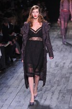 ニナ リッチ 2012-13年秋冬コレクション - 現在と過去を行き来するノスタルジックなコケティッシュガール｜写真34