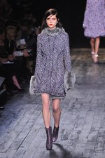 ニナ リッチ 2012-13年秋冬コレクション - 現在と過去を行き来するノスタルジックなコケティッシュガール｜写真41