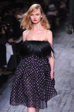 ニナ リッチ 2012-13年秋冬コレクション - 現在と過去を行き来するノスタルジックなコケティッシュガール｜写真44