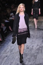 ニナ リッチ 2012-13年秋冬コレクション - 現在と過去を行き来するノスタルジックなコケティッシュガール｜写真45