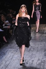 ニナ リッチ 2012-13年秋冬コレクション - 現在と過去を行き来するノスタルジックなコケティッシュガール｜写真49