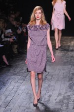 ニナ リッチ 2012-13年秋冬コレクション - 現在と過去を行き来するノスタルジックなコケティッシュガール｜写真52