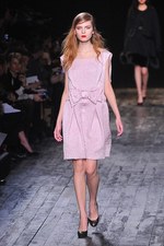 ニナ リッチ 2012-13年秋冬コレクション - 現在と過去を行き来するノスタルジックなコケティッシュガール｜写真54