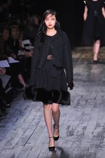 ニナ リッチ 2012-13年秋冬コレクション - 現在と過去を行き来するノスタルジックなコケティッシュガール｜写真55