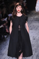 ニナ リッチ 2012-13年秋冬コレクション - 現在と過去を行き来するノスタルジックなコケティッシュガール｜写真57