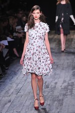 ニナ リッチ 2012-13年秋冬コレクション - 現在と過去を行き来するノスタルジックなコケティッシュガール｜写真58