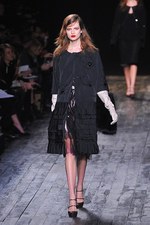 ニナ リッチ 2012-13年秋冬コレクション - 現在と過去を行き来するノスタルジックなコケティッシュガール｜写真59