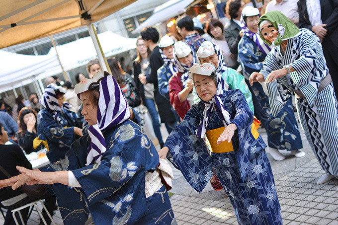 「Aoyama Sake Flea」青山 国連大学中庭で、全国31蔵元100種以上の日本酒を飲み比べ｜写真9