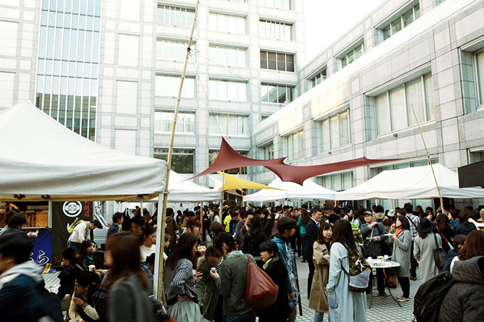 「Aoyama Sake Flea」青山 国連大学中庭で、全国31蔵元100種以上の日本酒を飲み比べ｜写真10