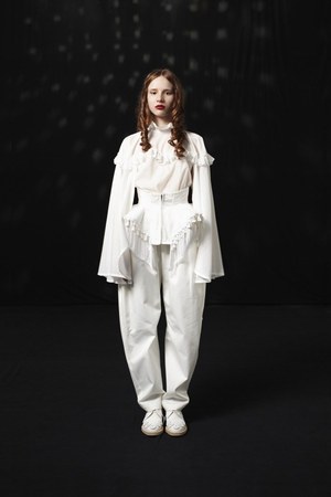 ミヤオ 18年春夏コレクション 夜を旅する服 星とネオンサインが照らす漆黒の世界 ファッションプレス