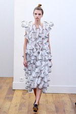 ノワール ケイ ニノミヤ 2018年春夏コレクション - 控えめな登場は黒の個性を際立たせる｜写真1