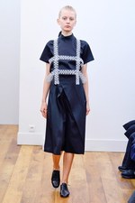 ノワール ケイ ニノミヤ 2018年春夏コレクション - 控えめな登場は黒の個性を際立たせる｜写真8