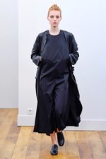 ノワール ケイ ニノミヤ 2018年春夏コレクション - 控えめな登場は黒の個性を際立たせる｜写真9