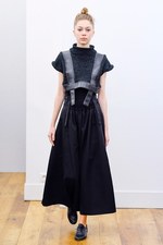 ノワール ケイ ニノミヤ 2018年春夏コレクション - 控えめな登場は黒の個性を際立たせる｜写真12