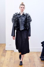 ノワール ケイ ニノミヤ 2018年春夏コレクション - 控えめな登場は黒の個性を際立たせる｜写真16