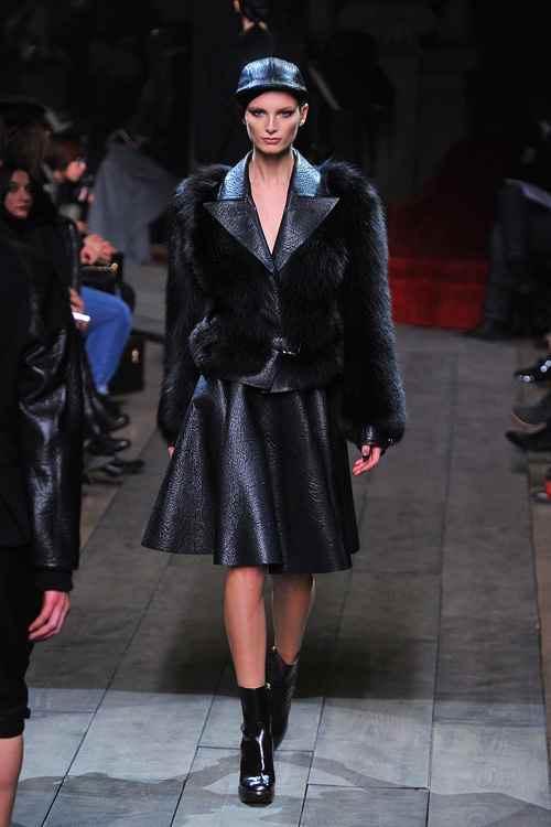 ロエベ(LOEWE) 2012-13年秋冬コレクション - 格調高いモダニティを誇る美しいブラックが印象的