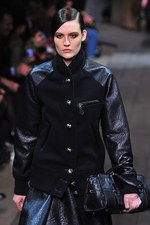 ロエベ(LOEWE) 2012-13年秋冬コレクション - 格調高いモダニティを誇る美しいブラックが印象的｜写真2
