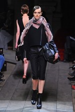 ロエベ(LOEWE) 2012-13年秋冬コレクション - 格調高いモダニティを誇る美しいブラックが印象的｜写真14