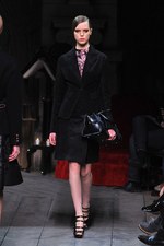 ロエベ(LOEWE) 2012-13年秋冬コレクション - 格調高いモダニティを誇る美しいブラックが印象的｜写真19