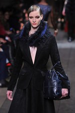 ロエベ(LOEWE) 2012-13年秋冬コレクション - 格調高いモダニティを誇る美しいブラックが印象的｜写真25