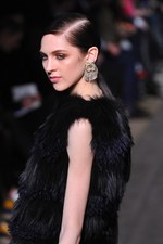 ロエベ(LOEWE) 2012-13年秋冬コレクション - 格調高いモダニティを誇る美しいブラックが印象的｜写真27