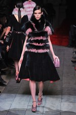 ロエベ(LOEWE) 2012-13年秋冬コレクション - 格調高いモダニティを誇る美しいブラックが印象的｜写真29